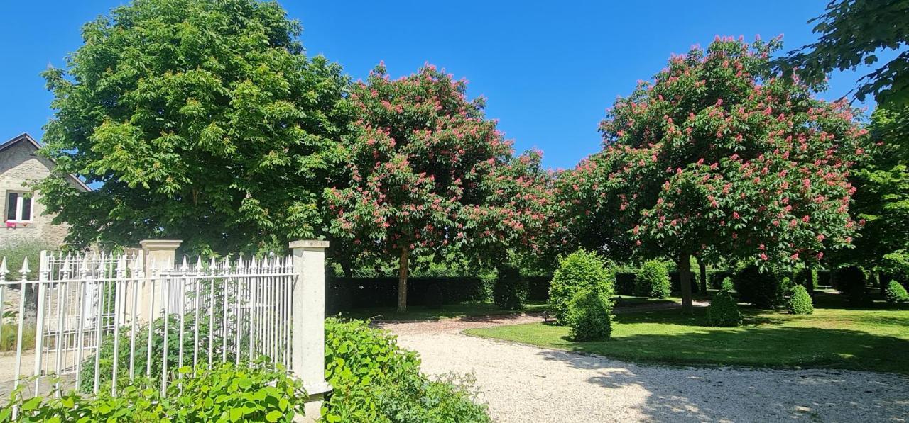 Hotel Le Manoir Des Marronniers Sully  Exterior foto